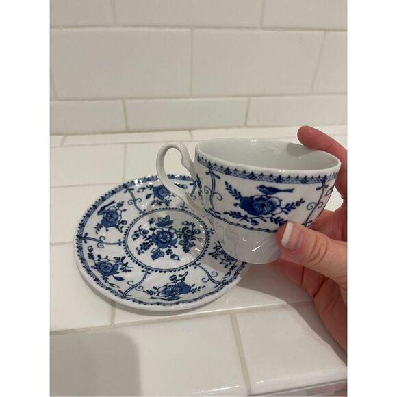 Vintage Teacup & Saucer - Picture 3 of 5
